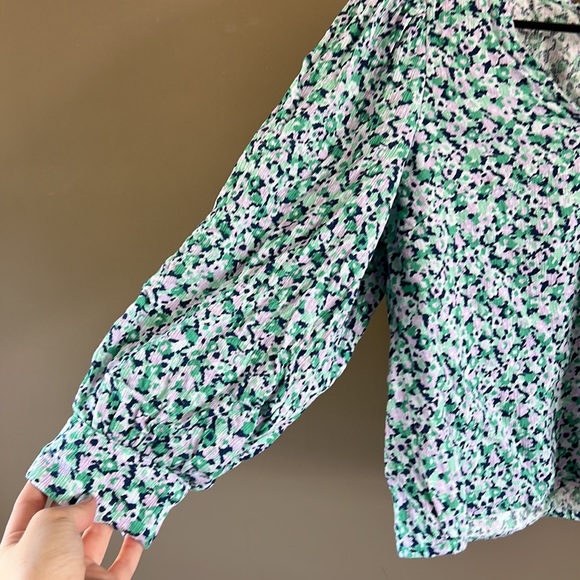 Floral, balloon sleeve top - Picture 3 of 3